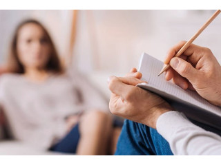 Aile Danışmanı ve Çift Terapisti Esra Sayın